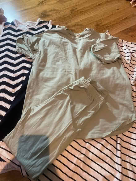 Photo of free Girls clothes bundle (Surrey quays SE16) #2