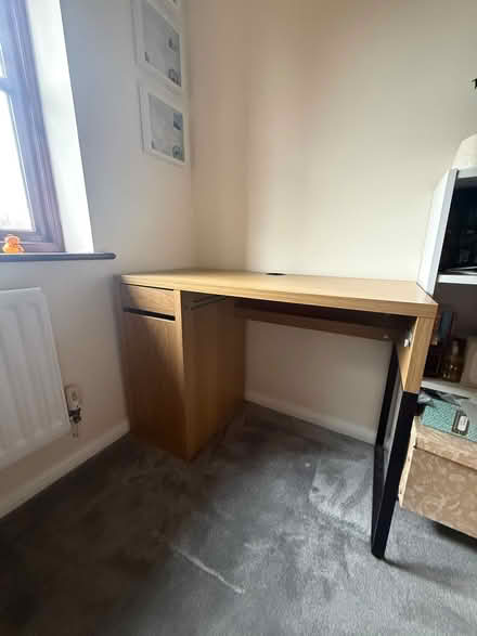 Photo of free Desk (SE39QU) #1