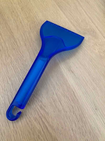 Photo of free Ice/windscreen scraper (GMV SE10) #1