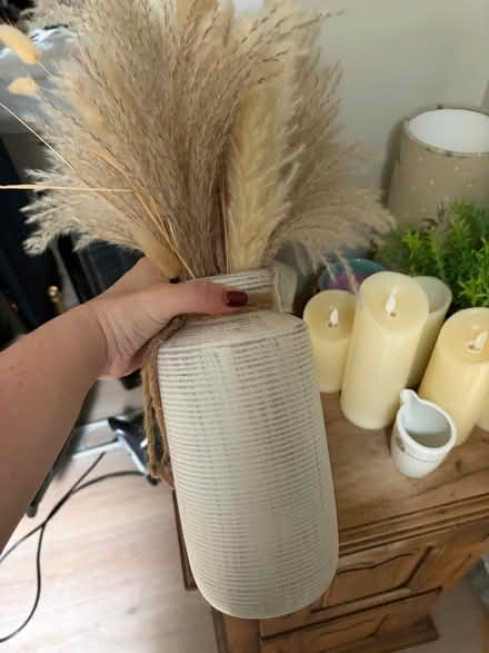 Photo of free Vase with fake feathers (Mortlake SW13) #2