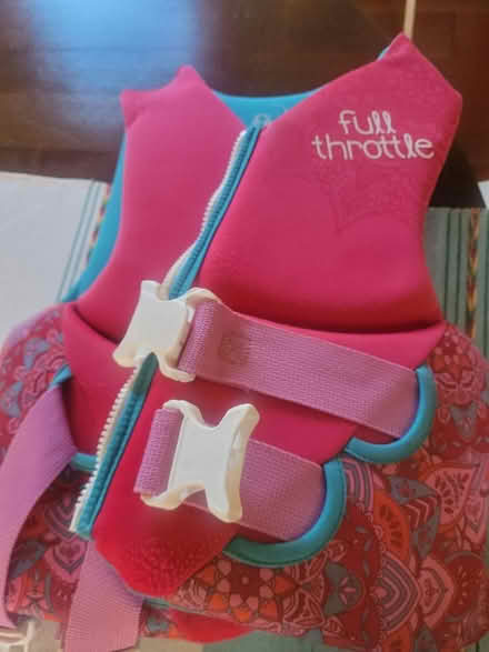 Photo of free Child swim vests 50/90 & 30/50 lbs (mohegan lake, ny) #1