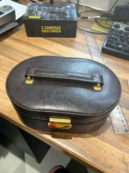 Photo of free leather jewellery box (Milton Malsor NN7) #2