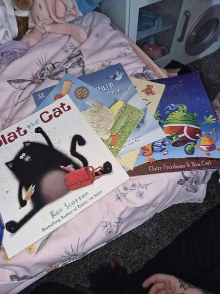 Photo of free Childrens book (LE77AD) #1