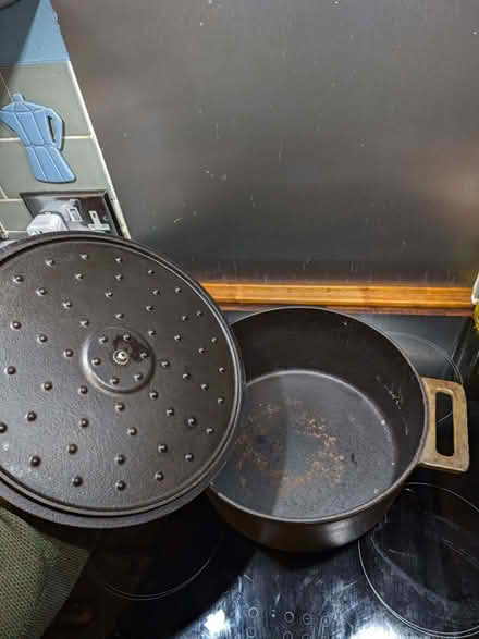 Photo of free dutch oven (Twickenham TW1) #1