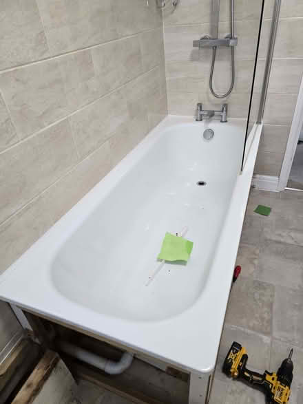 Photo of free Steel bath tub and shower screen (Lye Valley OX4) #1