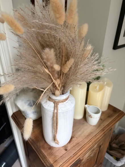 Photo of free Vase with fake feathers (Mortlake SW13) #1