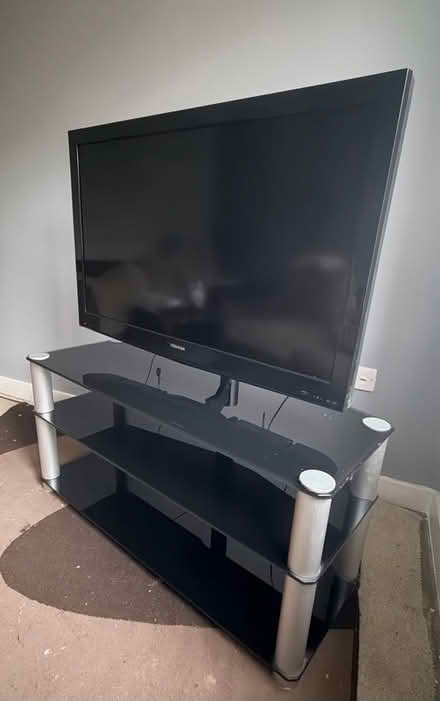 Photo of free TOSHIBA 35inch tv and glass stand (Great Bardfield CM7) #3