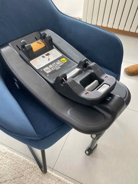 Photo of free Child car seat & isofix (Thankerton ML1) #4