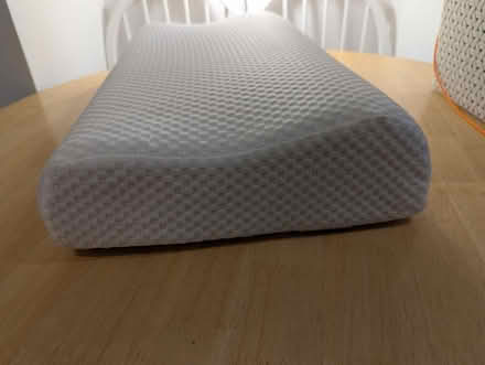 Photo of free X2 memory foam pillows (SE3) #1