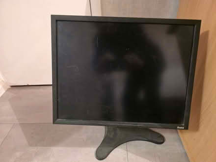 Photo of free 4 x computer monitors (Burstwick HU12) #1
