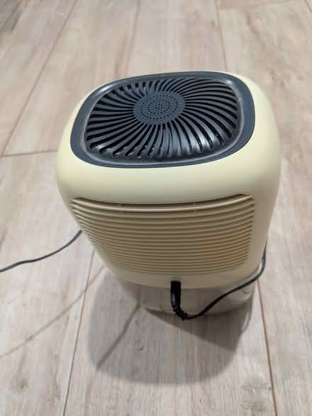 Photo of free dehumidifier (Kingsway DE22) #2