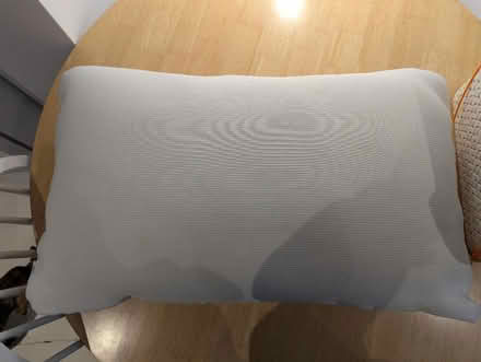 Photo of free X2 memory foam pillows (SE3) #3