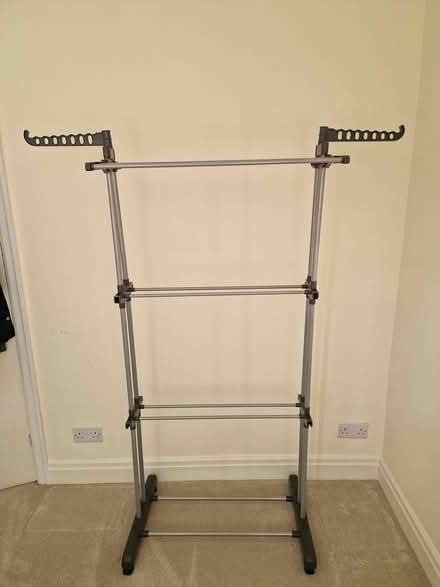 Photo of free Adjustable clothes drying rack (M33 Sale) #1