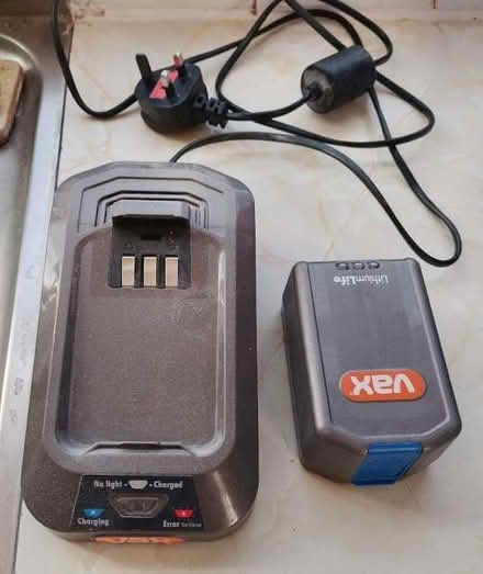 Photo of free VAX vacuum battery and charger (Harefield UB9) #1