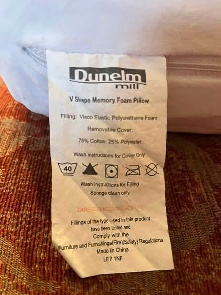 Photo of free V shaped memory foam pillow (Vale of White Horse SN7) #3