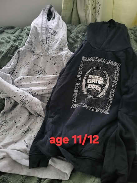 Photo of free Clothes (Pr23uq Pr2 3uq) #3