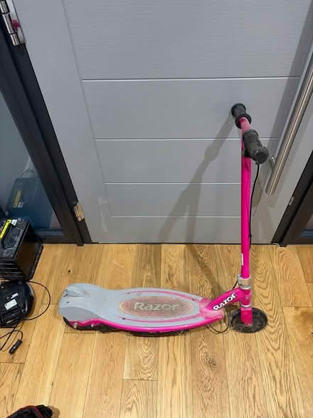Photo of free Razor E Scooter (Cowcliffe HD2) #1