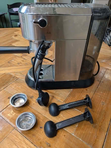 Photo of free Delonghi coffee machine (Twickenham TW1) #2