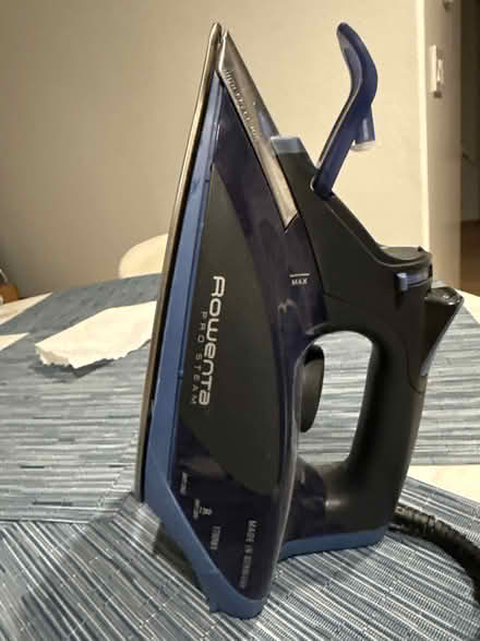 Photo of free Rowena iron (San Antonio shopping center) #2