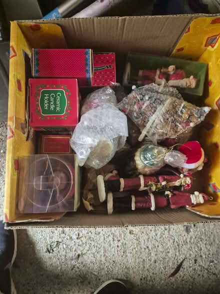 Photo of free xmas decs (Emerson Valley MK4) #2