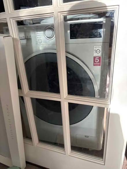 Photo of free Lg 8kg washing machine (Langford village OX26) #1