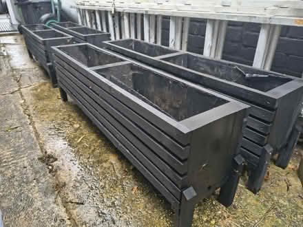 Photo of free 4x black planters (Billericay CM11) #2