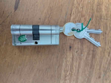 Photo of free Door lock with 3 keys (Berkhamsted HP4) #2