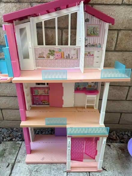 Photo of free Barbie Dream House (Pacific Hills) #1