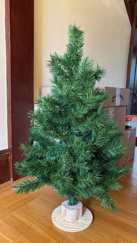 Photo of free 3ft artificial tree (Arroyo&Monticello Ave Piedmont) #1