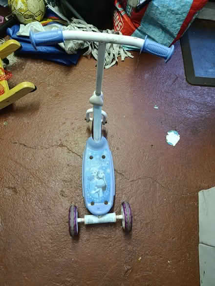 Photo of free Frozen 3 wheel scooter (Sheffield S8 Meersbrook) #3