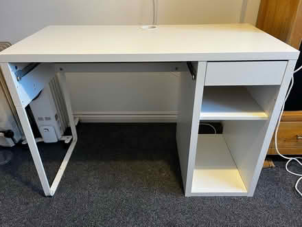 Photo of free Small desk (Lower Earley) #1
