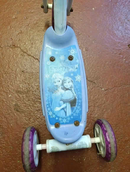 Photo of free Frozen 3 wheel scooter (Sheffield S8 Meersbrook) #2