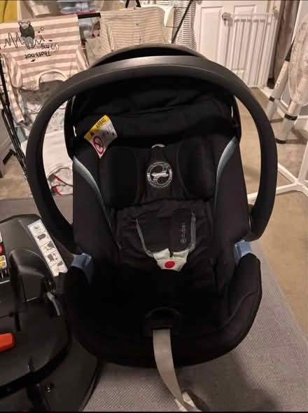 Photo of free car seat with isofix base (GL12) #3