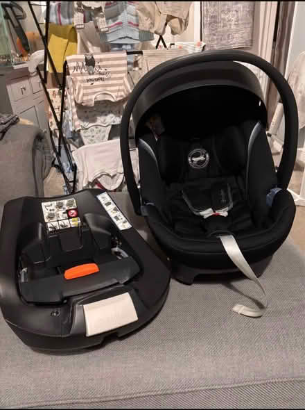 Photo of free car seat with isofix base (GL12) #1