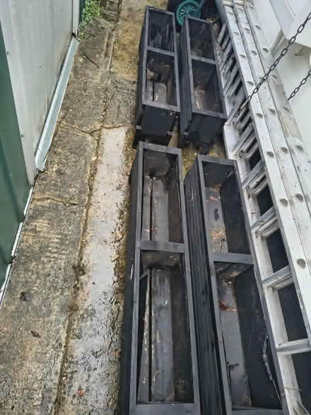 Photo of free 4x black planters (Billericay CM11) #3