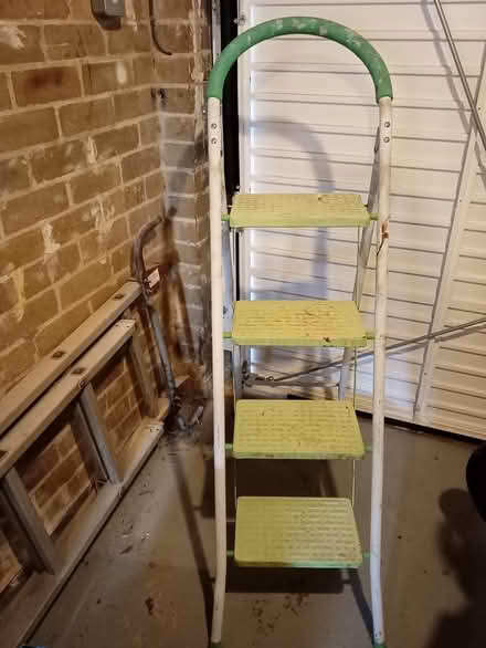 Photo of free 4 rung step ladder (Hatfield DN7) #1
