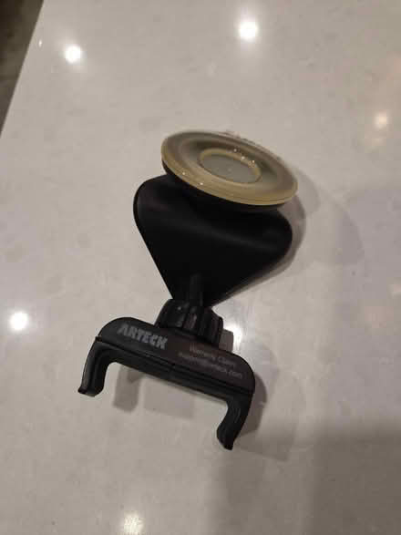 Photo of free Car windscreen phone mount (Lewes BN7) #2