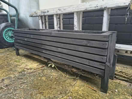 Photo of free 4x black planters (Billericay CM11) #1