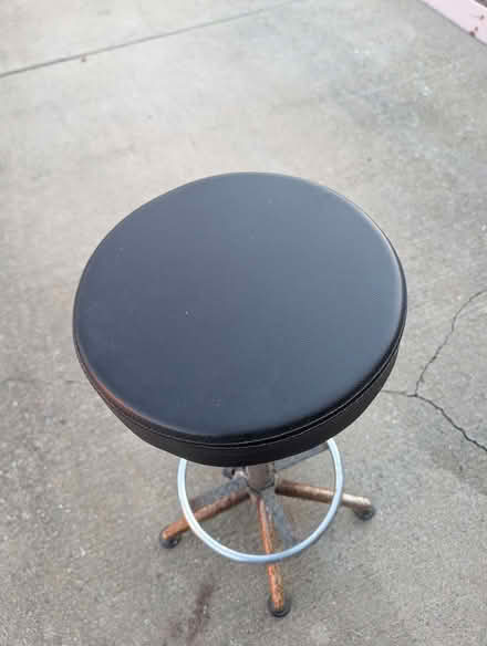 Photo of free Stool (94015) #2