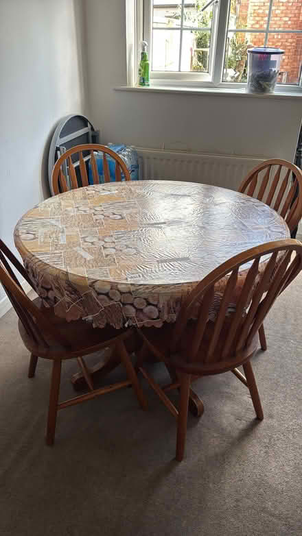 Photo of free Solid wood round extendable table with 4 solid wood chairs (Tilehurst Road RG1) #1