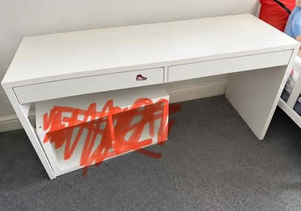 Photo of free White desk 56 inch long, 20 inch depth, 29 inch high (Stanhill BB5) #1