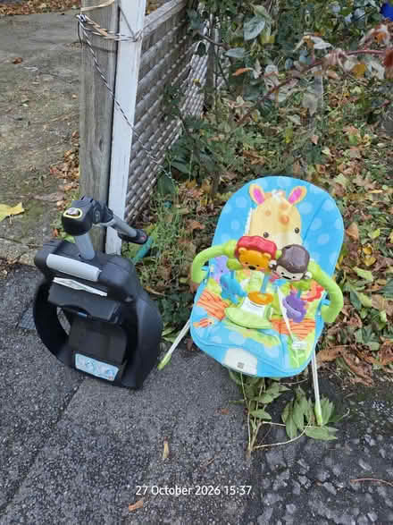 Photo of free Car seat base and baby rocker (Morden SM4) #1