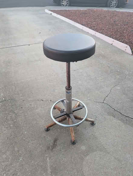 Photo of free Stool (94015) #1