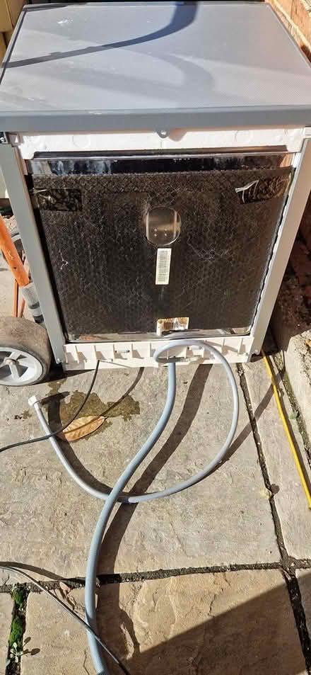 Photo of free Hotpoint dishwasher (Marston Moretaine) #4