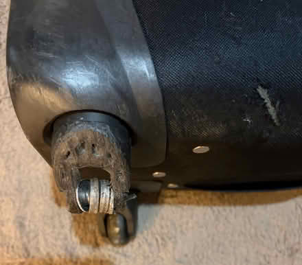 Photo of free Cabin sized case, one broken castor (Peachcroft OX14) #4