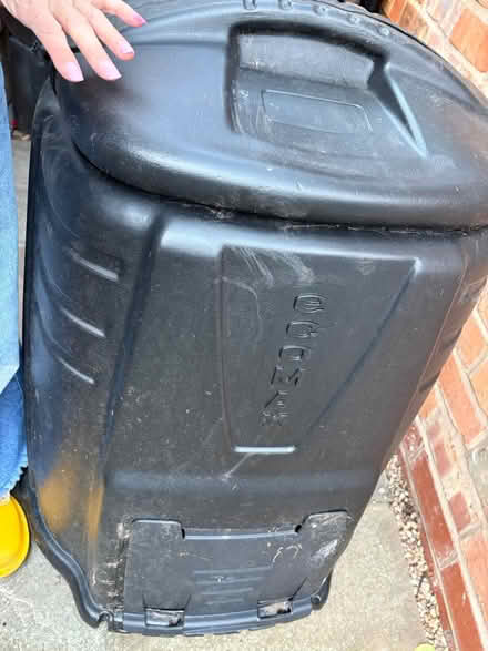 Photo of free Plastic garden composter with lid (Leamington Spa CV32) #4