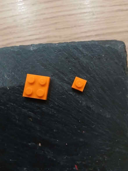 Photo of 2 x 2 pieces of orange lego (Woodley RG5) #1