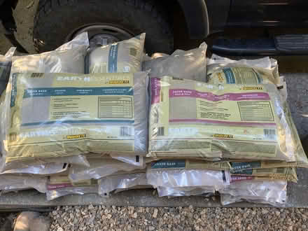 Photo of free Bags of paver sand (Near Fairfax Good Earth) #1