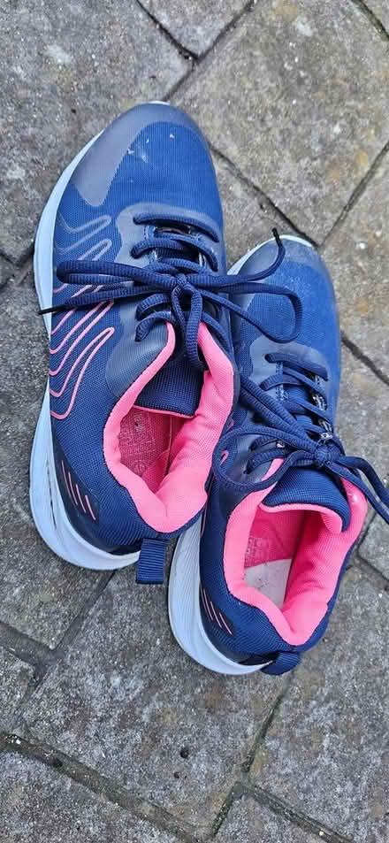 Photo of free Running shoe- women (Welling DA16) #1