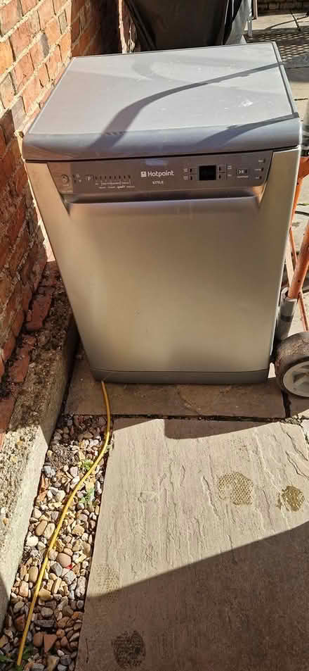 Photo of free Hotpoint dishwasher (Marston Moretaine) #1